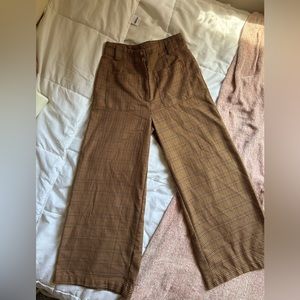 Forever 21 Size Medium Light Brown Cropped Pants. Fit like a small.